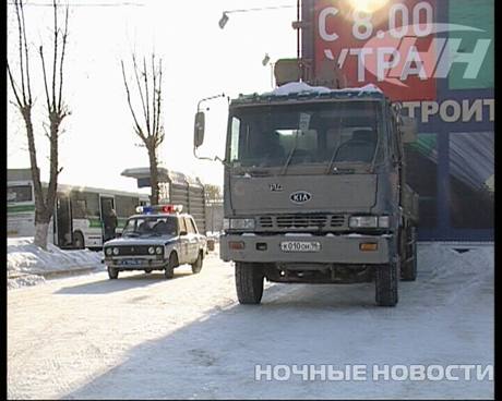 ЧП на парковке: в Екатеринбурге водитель грузовика погиб под колесами собственного авто 